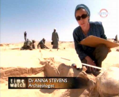 Археолог Анна Стивенс на Южном кладбище