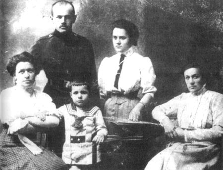 Милош Марич и Софья Галич, Милева с сыном Гансом-Альбертом и сестра Зорка