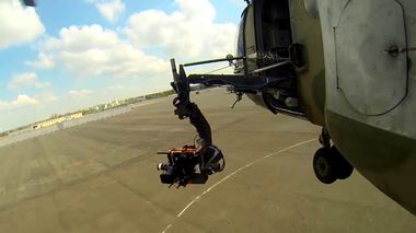 кинокамера, установленная на вертолете