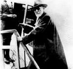 Freud steigt erstmals in ein Flugzeug 1928