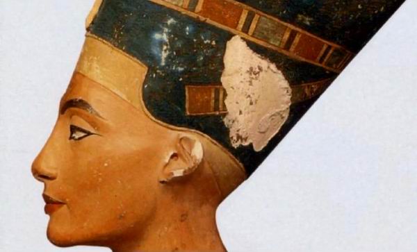 Цветной бюст Нефертити