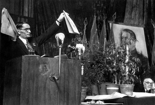 Т.Д. Лысенко на сессии ВАСХНИЛ 1948 г.