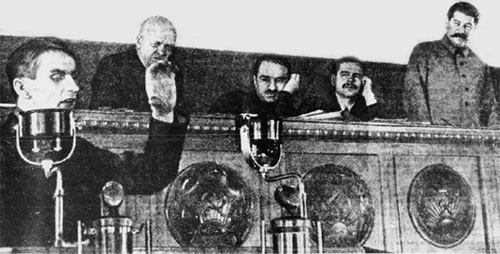 Сталин, Андреев, Микоян и Косиор слушают речь Лысенко