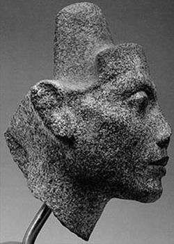 Нефертити (профиль)