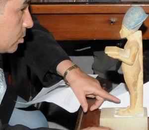 Возвращение похищенной статуэтки Эхнатона в Каирский музей