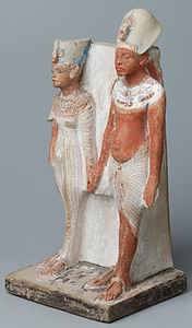 Эхнатон и Нефертити, статуэтка из Лувра (E15593, вид спереди)