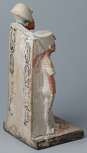 Эхнатон и Нефертити, статуэтка из Лувра (E15593, вид сзади)