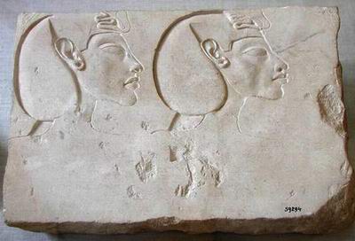 Эхнатон и Нефертити, смотрящие в светлое будущее египетского народа (m)