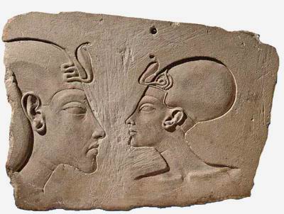 Эхнатон и Нефертити, тупо смотрящие друг на друга (n)