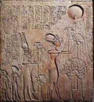 Эхнатон, Нефертити и только две их дочери